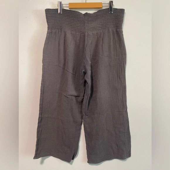 Miou Muse  Soft Grey Capri Pants - Size S - Picture 7 of 9